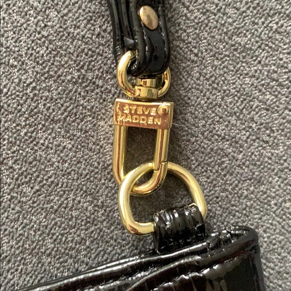 Bundle off shoulder shirt with Steve Madden clutch - Picture 5 of 5